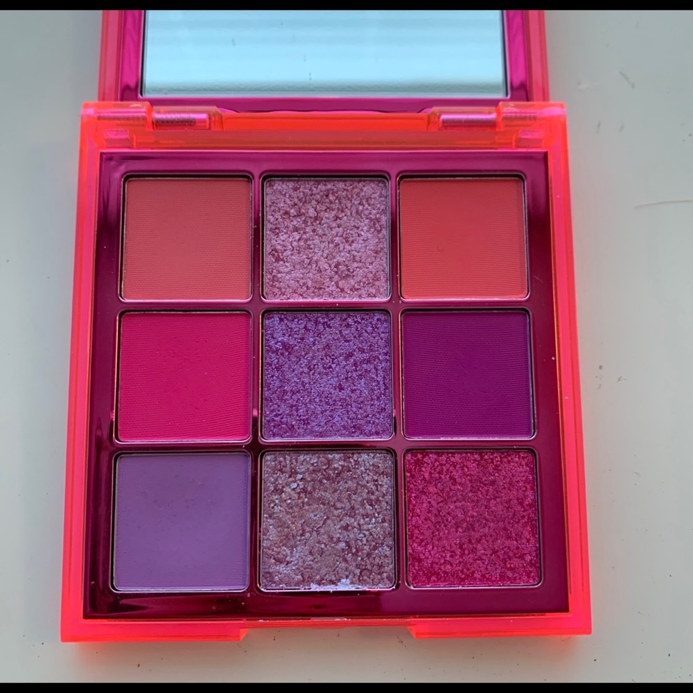 HUDA BEAUTY Neon Pink Palette